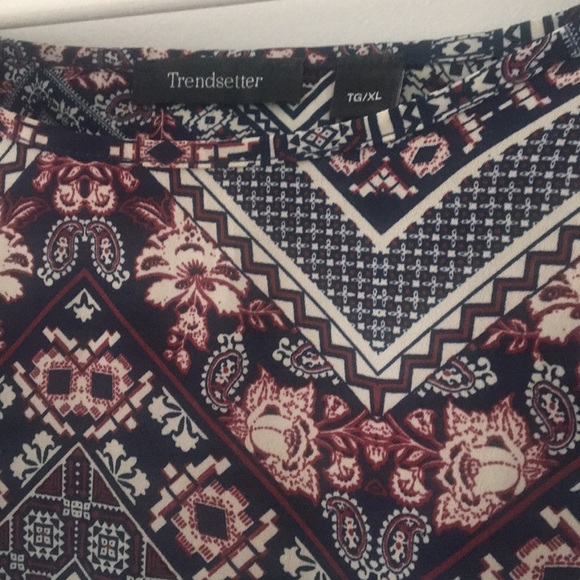 🌼4/20 DEAL🌼 light shirt with beautiful pattern - Picture 2 of 3